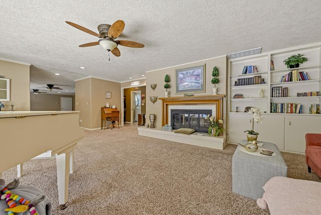 6090 Country Club Pl, Merced, CA 95340