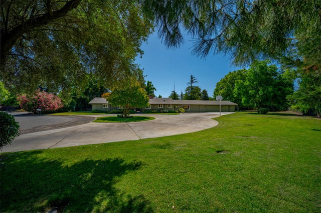 6090 Country Club Pl, Merced, CA 95340