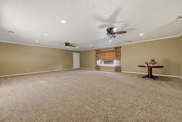 6090 Country Club Pl, Merced, CA 95340