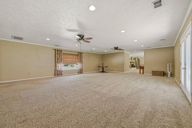 6090 Country Club Pl, Merced, CA 95340