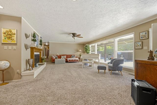 6090 Country Club Pl, Merced, CA 95340