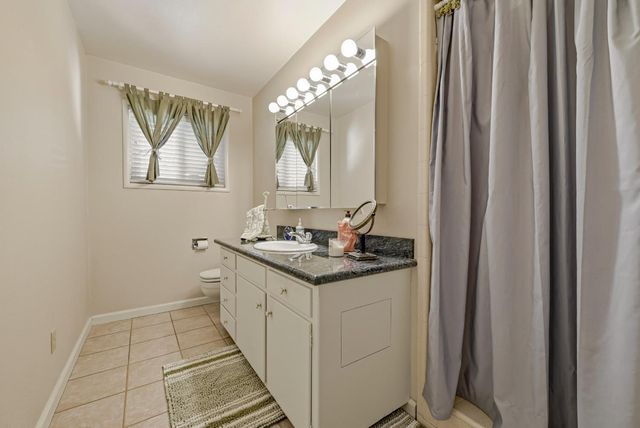 6090 Country Club Pl, Merced, CA 95340
