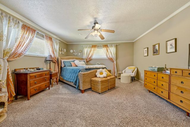 6090 Country Club Pl, Merced, CA 95340