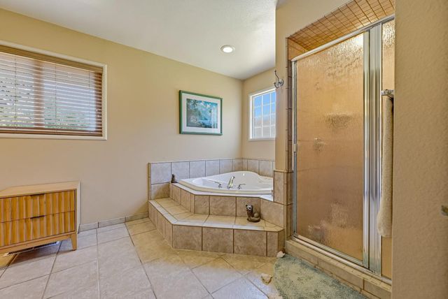 6090 Country Club Pl, Merced, CA 95340