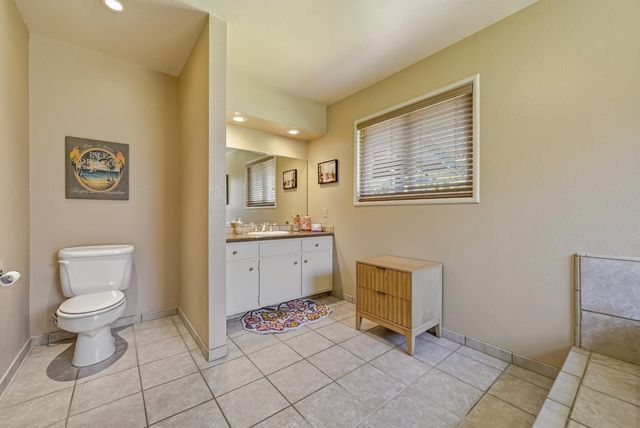 6090 Country Club Pl, Merced, CA 95340