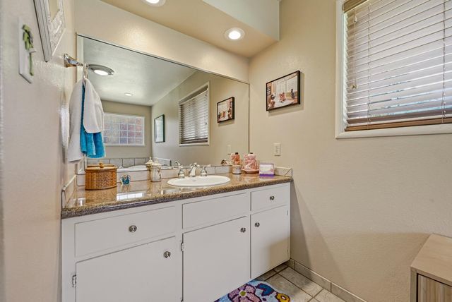 6090 Country Club Pl, Merced, CA 95340