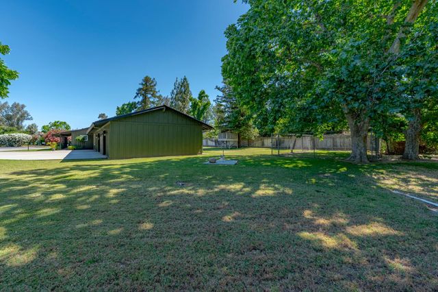 6090 Country Club Pl, Merced, CA 95340
