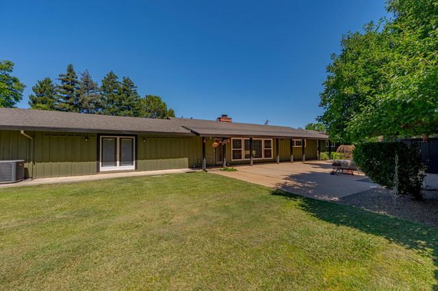 6090 Country Club Pl, Merced, CA 95340