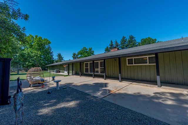 6090 Country Club Pl, Merced, CA 95340