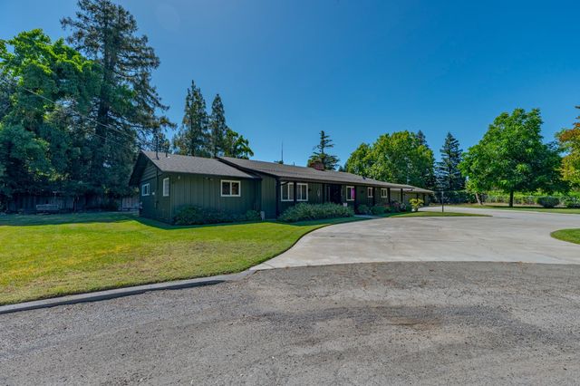 6090 Country Club Pl, Merced, CA 95340