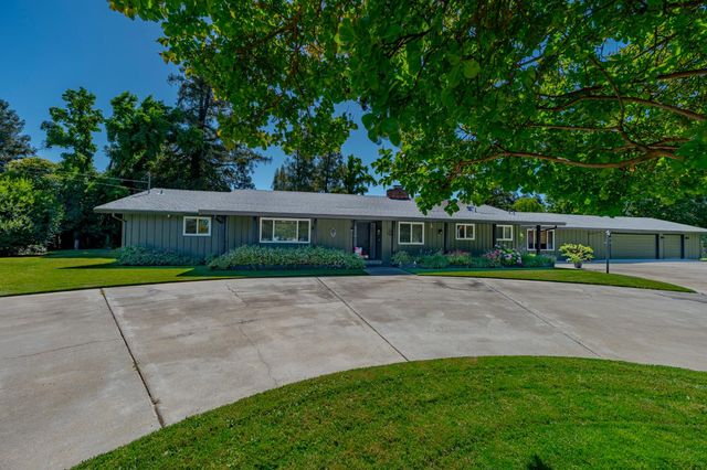 6090 Country Club Pl, Merced, CA 95340