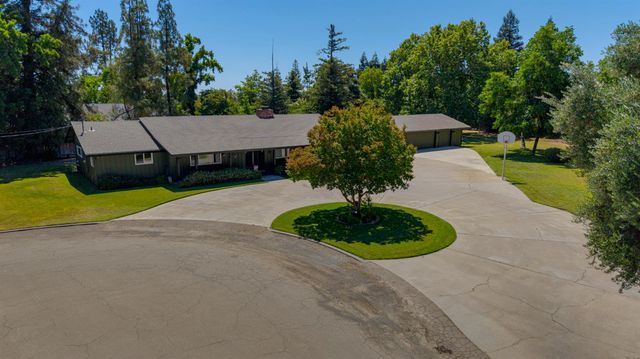 6090 Country Club Pl, Merced, CA 95340