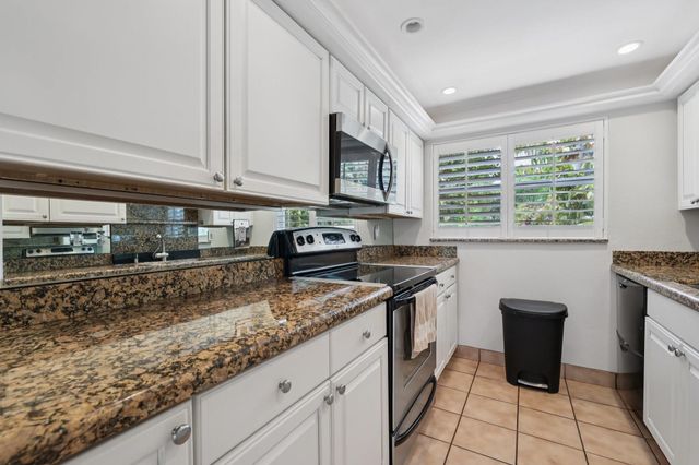 1709 NE 28th Drive, Wilton Manors, FL 33334