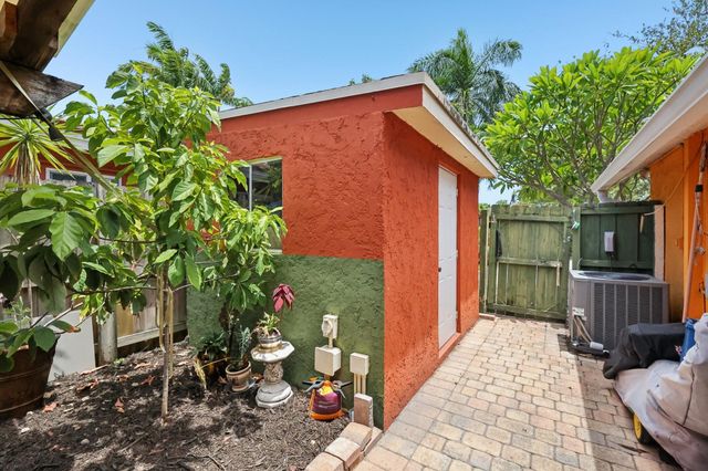 1709 NE 28th Drive, Wilton Manors, FL 33334