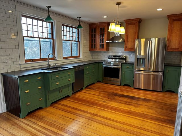 100 Maple Avenue, Barrington, RI 02806