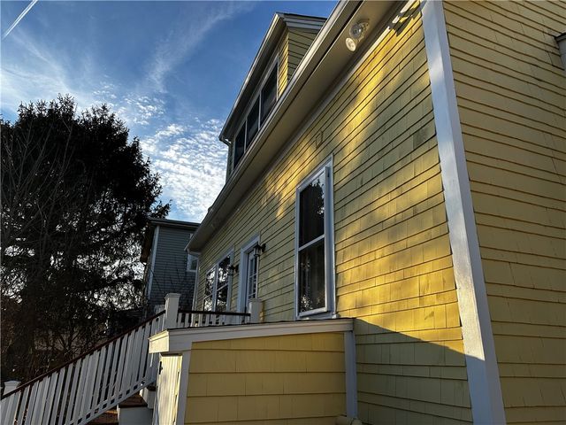 100 Maple Avenue, Barrington, RI 02806