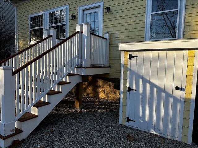 100 Maple Avenue, Barrington, RI 02806