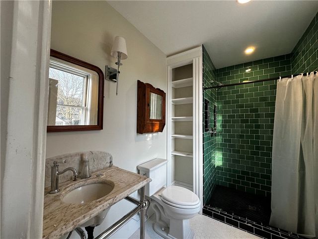 100 Maple Avenue, Barrington, RI 02806