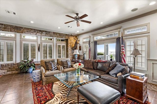 3039 Bayshore Drive, Bacliff, TX 77518