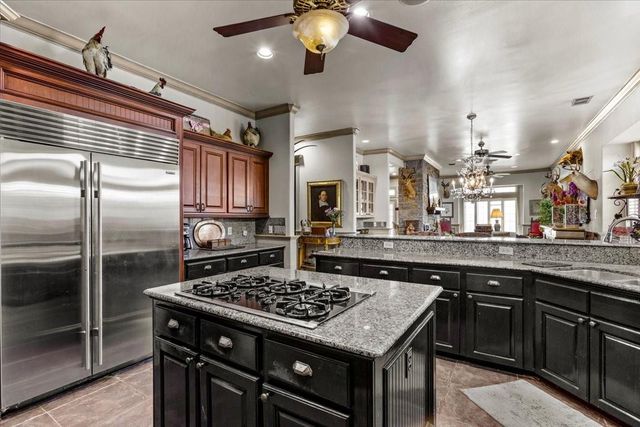 3039 Bayshore Drive, Bacliff, TX 77518