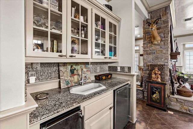 3039 Bayshore Drive, Bacliff, TX 77518