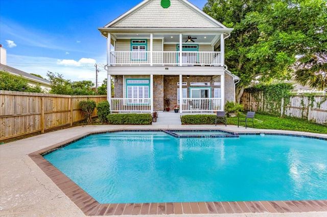 3039 Bayshore Drive, Bacliff, TX 77518