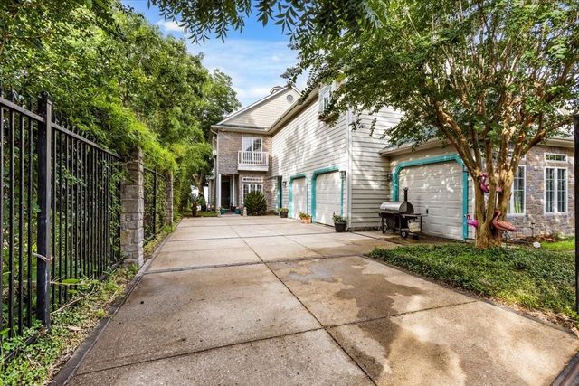 3039 Bayshore Drive, Bacliff, TX 77518