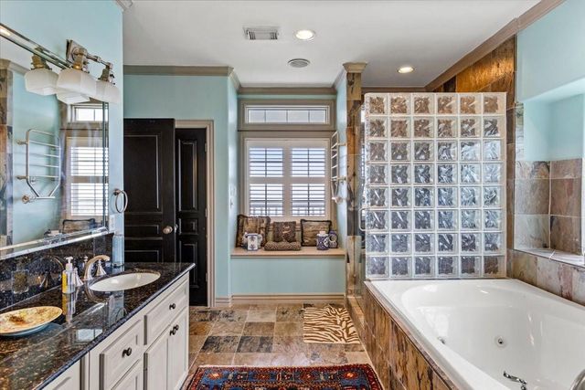 3039 Bayshore Drive, Bacliff, TX 77518