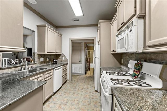 3039 Bayshore Drive, Bacliff, TX 77518