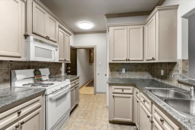 3039 Bayshore Drive, Bacliff, TX 77518