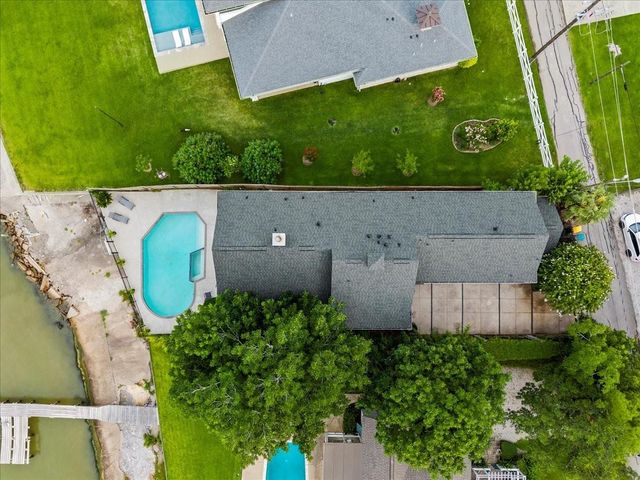 3039 Bayshore Drive, Bacliff, TX 77518