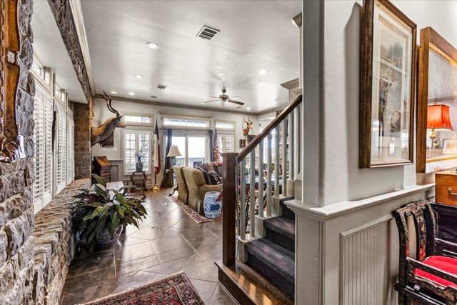 3039 Bayshore Drive, Bacliff, TX 77518