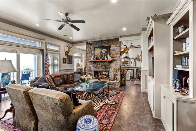 3039 Bayshore Drive, Bacliff, TX 77518