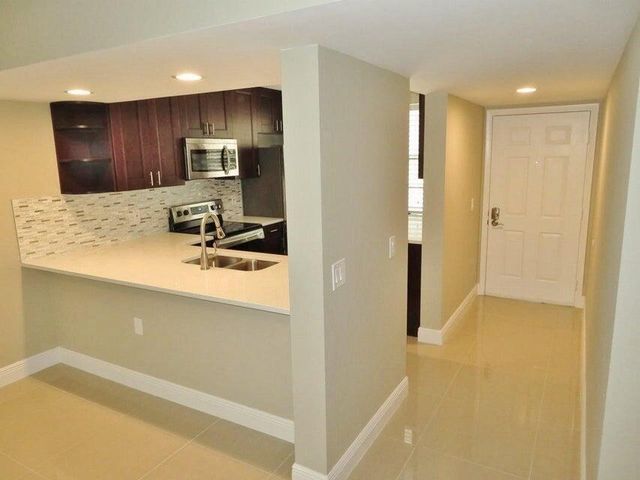 3521 Village Boulevard 103, West Palm Beach, FL 33409
