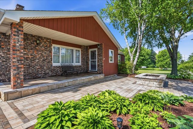 17N228 Oak Grove Drive, Hampshire, IL 60140