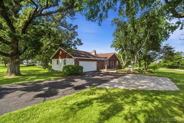 17N228 Oak Grove Drive, Hampshire, IL 60140