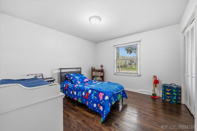 17N228 Oak Grove Drive, Hampshire, IL 60140