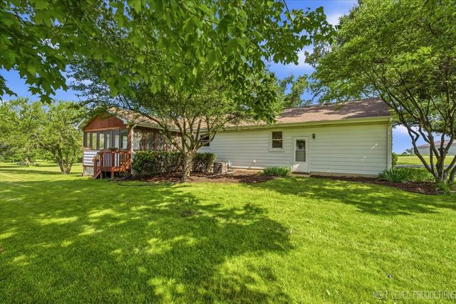17N228 Oak Grove Drive, Hampshire, IL 60140