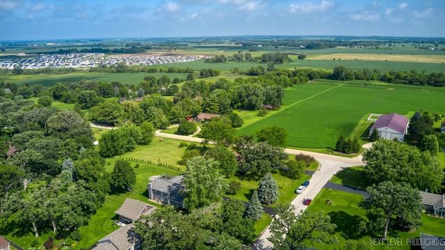 17N228 Oak Grove Drive, Hampshire, IL 60140