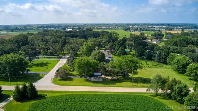 17N228 Oak Grove Drive, Hampshire, IL 60140