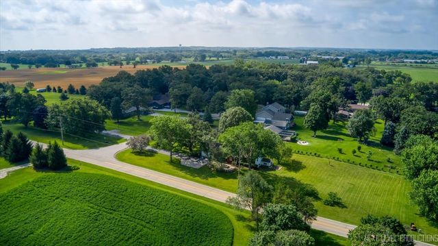 17N228 Oak Grove Drive, Hampshire, IL 60140