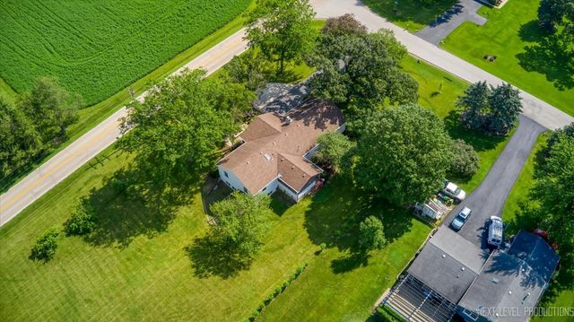 17N228 Oak Grove Drive, Hampshire, IL 60140