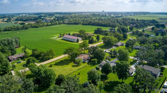 17N228 Oak Grove Drive, Hampshire, IL 60140