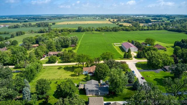 17N228 Oak Grove Drive, Hampshire, IL 60140