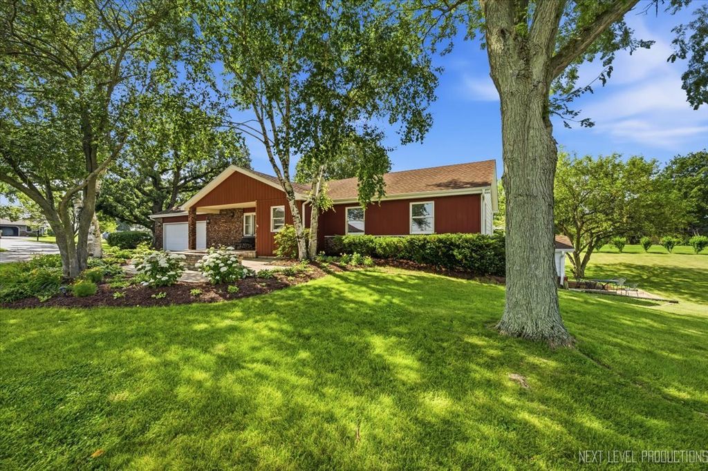 17N228 Oak Grove Drive, Hampshire, IL 60140