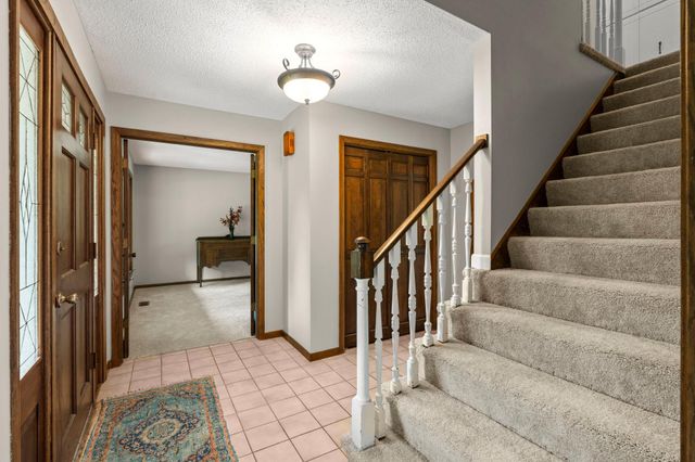 17030 30th Avenue N, Plymouth, MN 55447