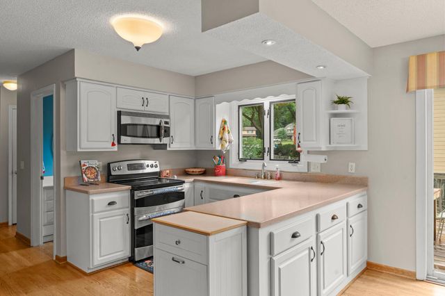 17030 30th Avenue N, Plymouth, MN 55447