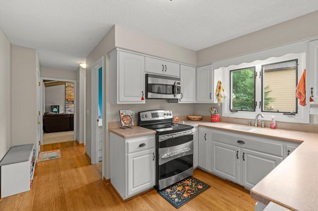 17030 30th Avenue N, Plymouth, MN 55447