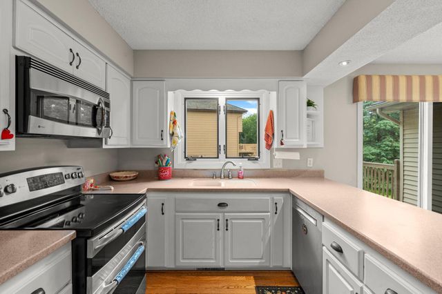 17030 30th Avenue N, Plymouth, MN 55447