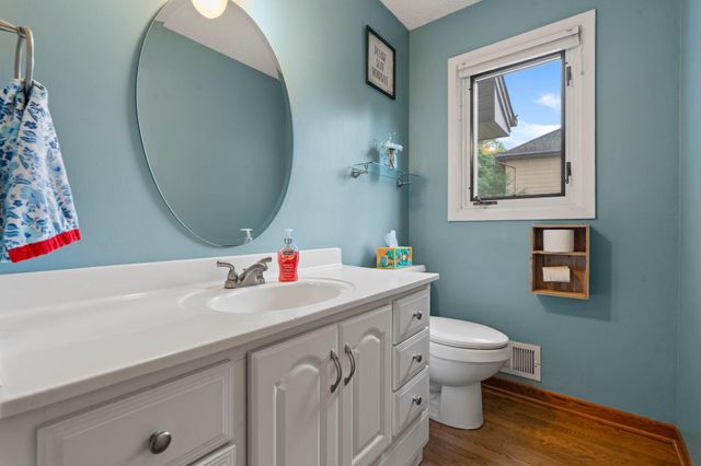 17030 30th Avenue N, Plymouth, MN 55447